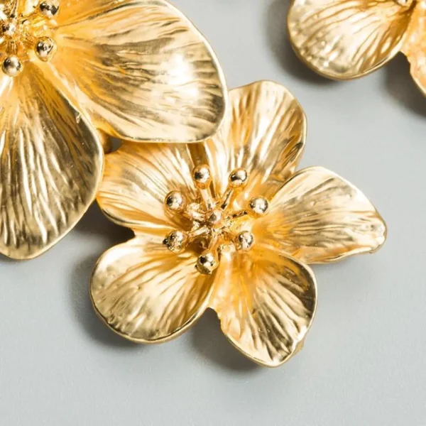 1 Pair Ladies Fashion Geometric Flower Earrings (Golden)