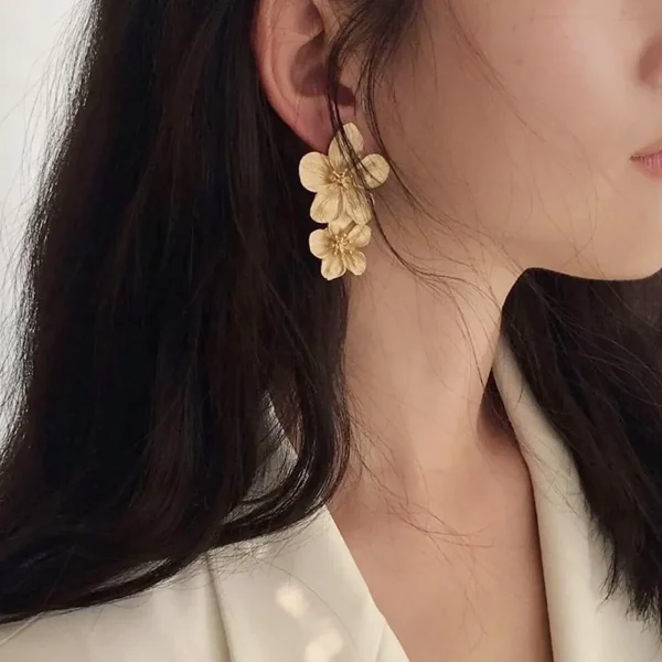 1 Pair Ladies Fashion Geometric Flower Earrings (Golden) - Image 2